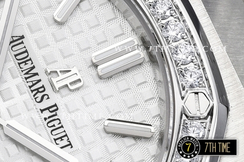 Royal Oak Ladies 33mm SS/SS White Dial Diamond Bezel Swiss ETA Quartz