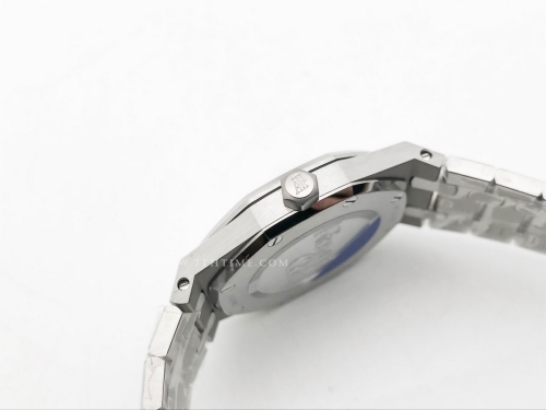 Royal Oak Ladies 67650ST 33mm SS/SS Wht/Stk ZF Sw Qtz