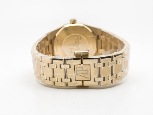 Royal Oak Ladies 67651BA Dia YG/YG Blue/Stk ZF Sw Qtz