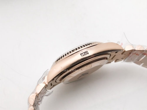 DayDate 36mm 128235 Wt 904L Flt RG/RG RG/Stk QF VR3255