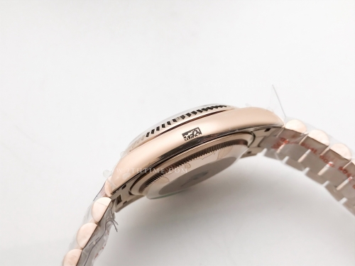 DayDate 36mm 128235 Wt 904L Flt RG/RG Grey/Stk QF VR3255