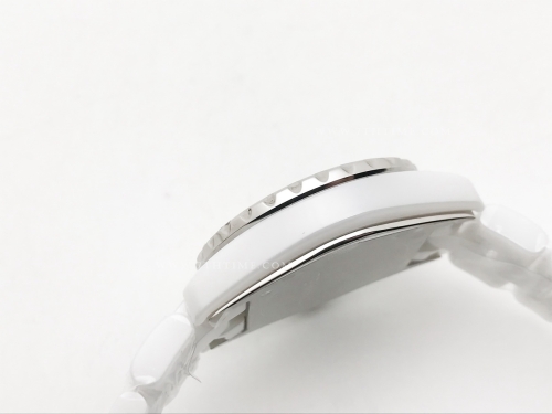 XHANEL J-12 33mm Wht CER/CER W-MOP/Dia HTF Qtz