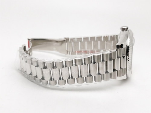 DayDate 40mm 228239 904L Flt Wt WG/WG O-Green/Rm KF VR3255