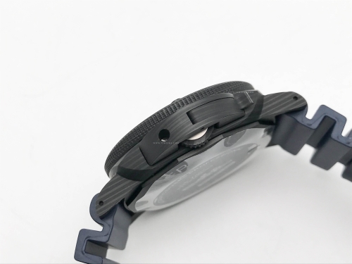 Submersible QuarantaQuattro 44mm FC/RU VSF P900