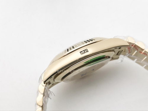 DayDate 40mm 904L Flt YG/YG Wht/Rm GMF VR3255
