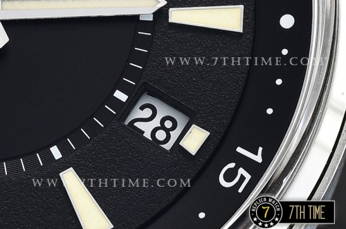 Jaeger Lecoultre Polaris Automatic Black Dial with Numeral and Stick Markers Black Rubber Strap