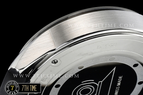 Jaeger Lecoultre Polaris Automatic Black Dial with Numeral and Stick Markers Black Rubber Strap