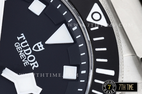 Tudor Pelagos Unidirectional Diver Bezel Brushed Titanium Case Black Matt Dial Blue Superlumed Box Markers Needles