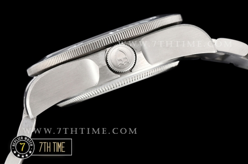 Tudor Pelagos Unidirectional Diver Bezel Brushed Titanium Case Black Matt Dial Blue Superlumed Box Markers Needles