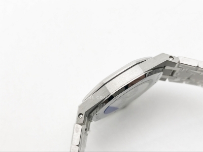 Royal Oak Ladies 67650ST 33mm SS/SS Red/Ara ZF Sw Qtz