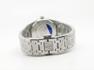 Royal Oak Ladies 67650ST 33mm SS/SS Red/Ara ZF Sw Qtz