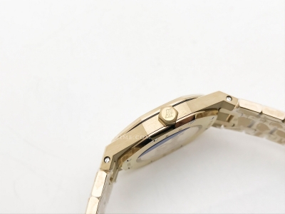 Royal Oak Ladies 67651BA Dia YG/YG Wht/Stk ZF Sw Qtz