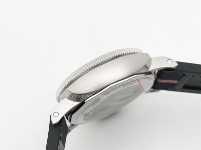 PAM 1579 Submersible Luna Rossa SS/RU White VSF P900