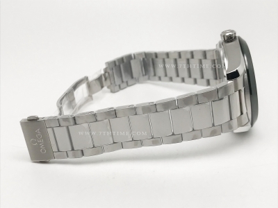 Aqua Terra GMT Worldtimer 43mm SS/SS Green VSF A8938