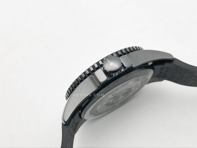 HydroConquest Mens 43mm CER/RU Black HKF Asia 2824