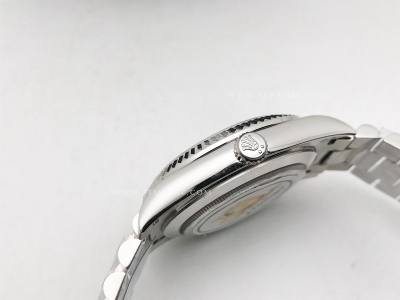 DayDate 40mm 228239 904L Flt Wt WG/WG Blk/Dia KF VR3255