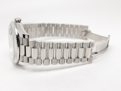 DayDate 40mm 228239 904L Flt Wt WG/WG O-Green/Rm KF VR3255