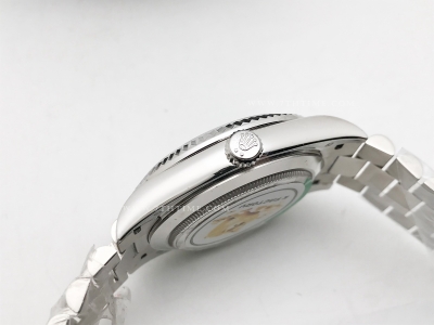 DayDate 40mm 228239 904L Flt Wt WG/WG O-Green/Rm KF VR3255