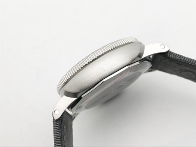 Submersible QuarantaQuattro 44mm SS/NY Anth VSF P900