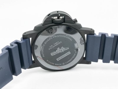 Submersible QuarantaQuattro 44mm FC/RU VSF P900