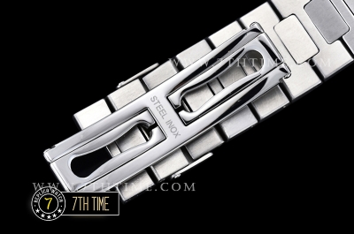 Nautilus GMT MoonPhase 42mm SS/SS White Dial Asia 23J Calendar