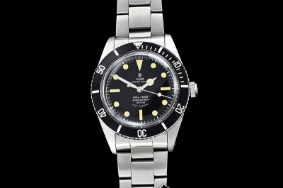 Tudor Vintage Submariner Ref. 6636 (1958) Black Dial with Vintage Creamy Yellow markers & matching hands Solid Stainless Steel 316L Oyster Bracelet